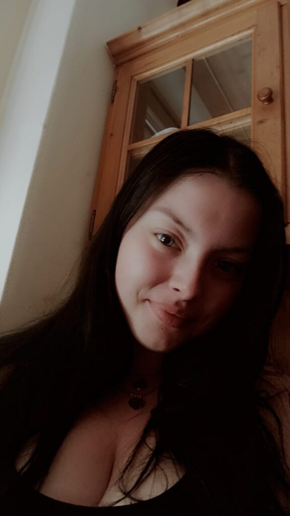 Dieses Bild hat ein leeres Alt-Attribut. Der Dateiname ist b1f769ee-b924-44a6-89bd-61cb4ffa9c61-576x1024.jpeg